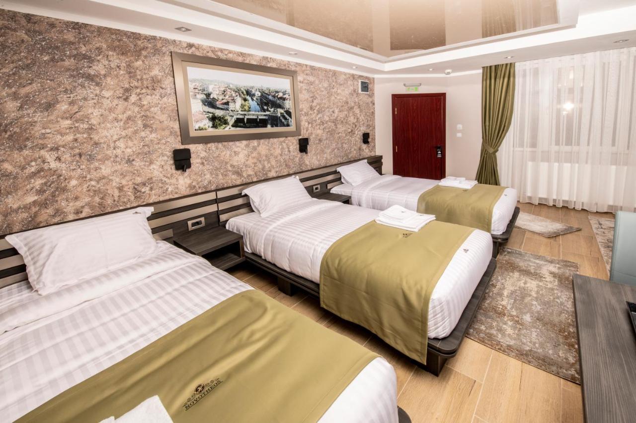 Hotel Novotheos Oradea Exteriér fotografie