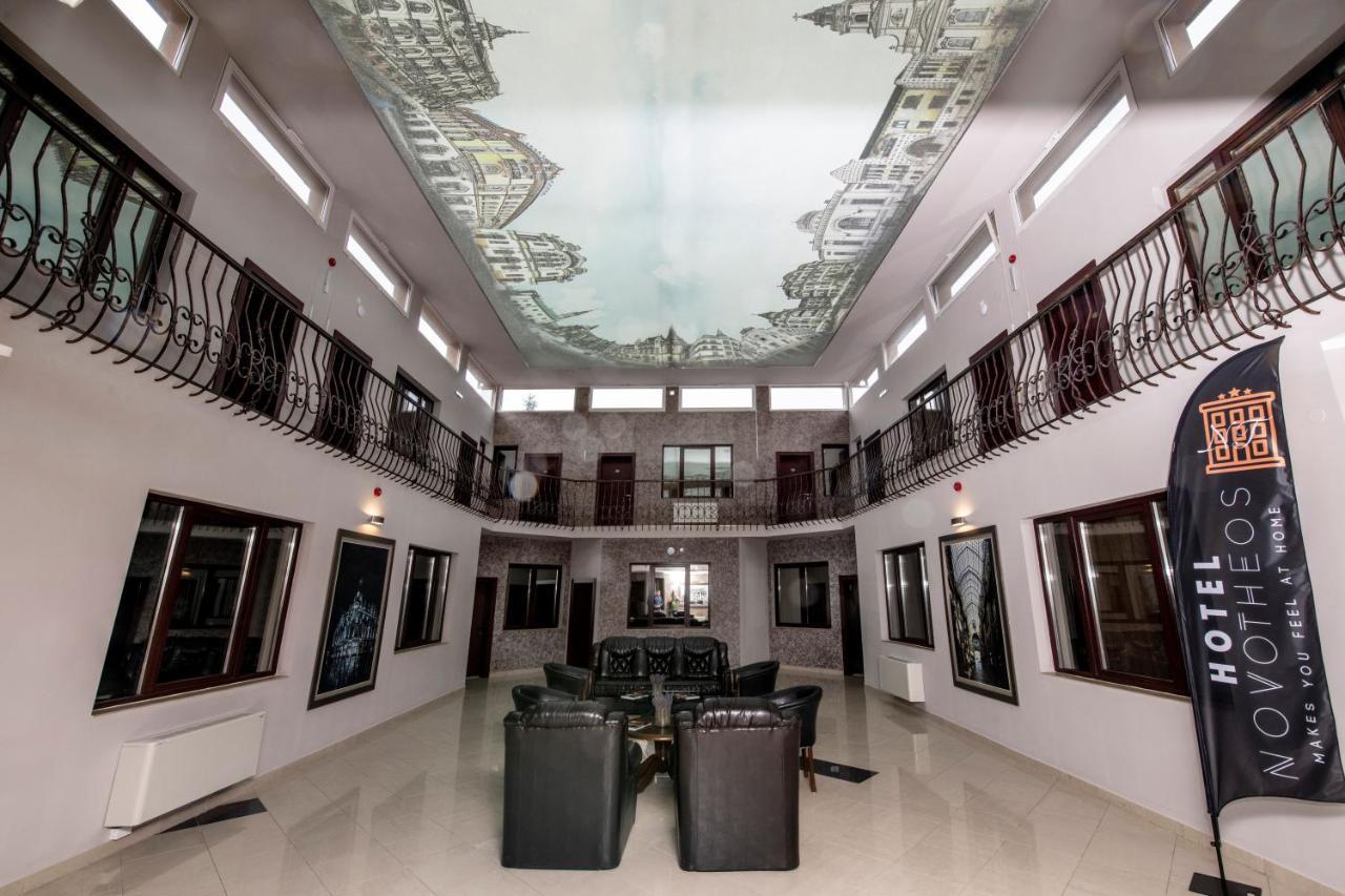 Hotel Novotheos Oradea Exteriér fotografie