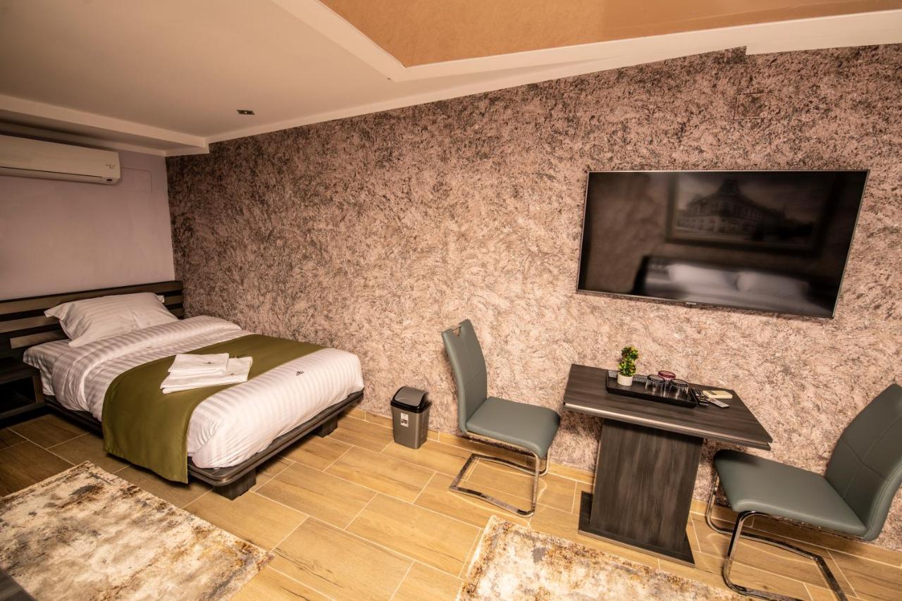 Hotel Novotheos Oradea Exteriér fotografie
