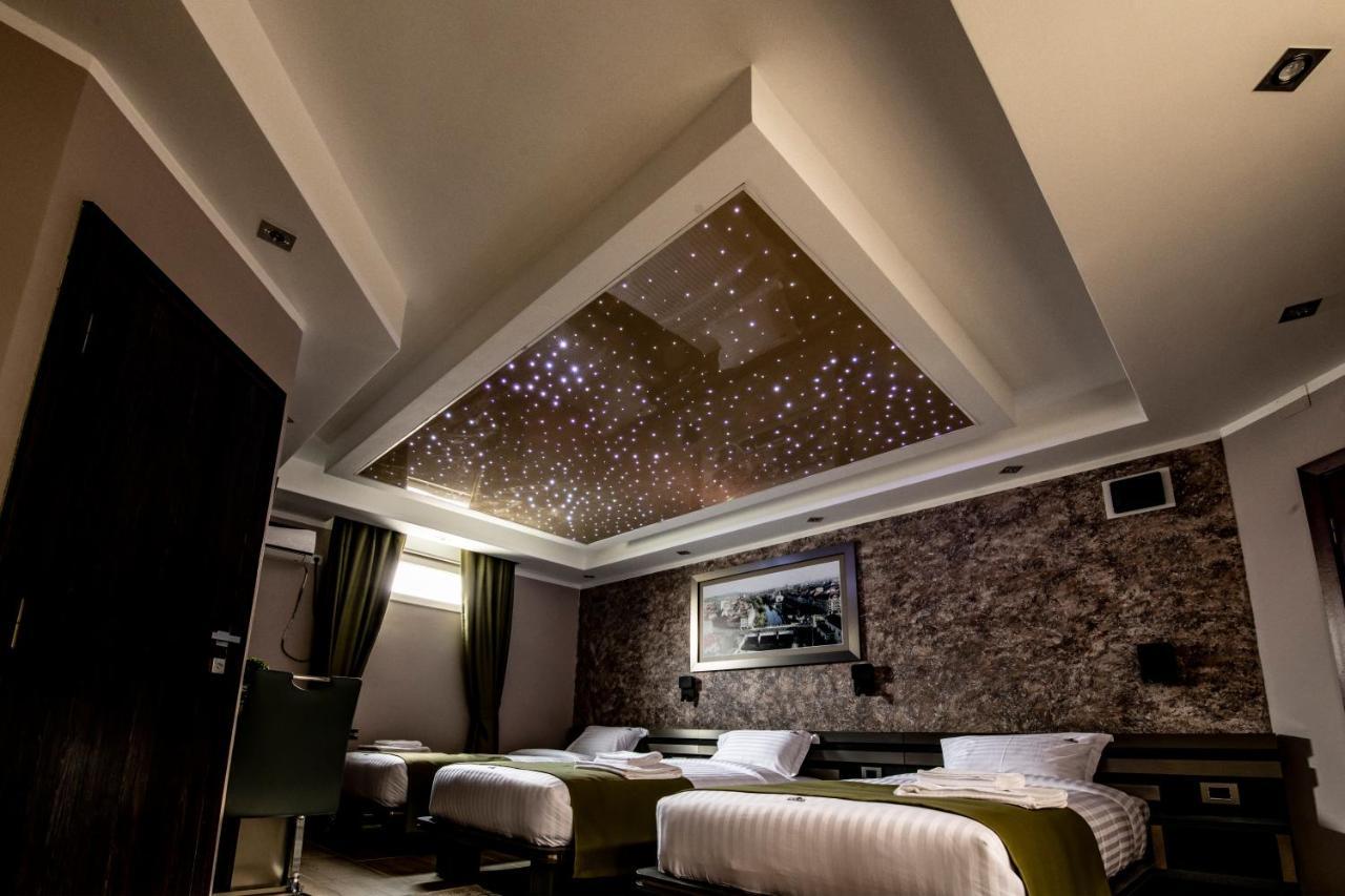 Hotel Novotheos Oradea Exteriér fotografie