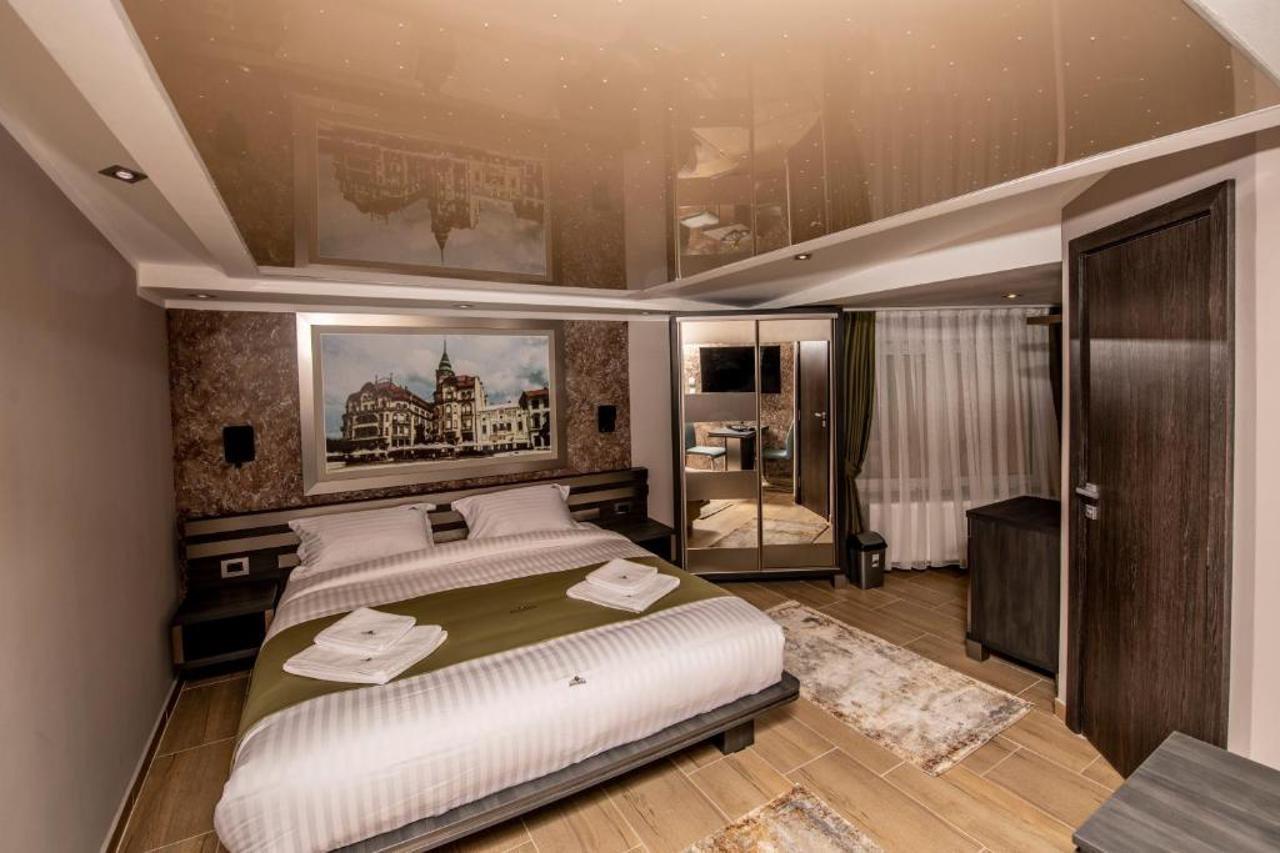 Hotel Novotheos Oradea Exteriér fotografie